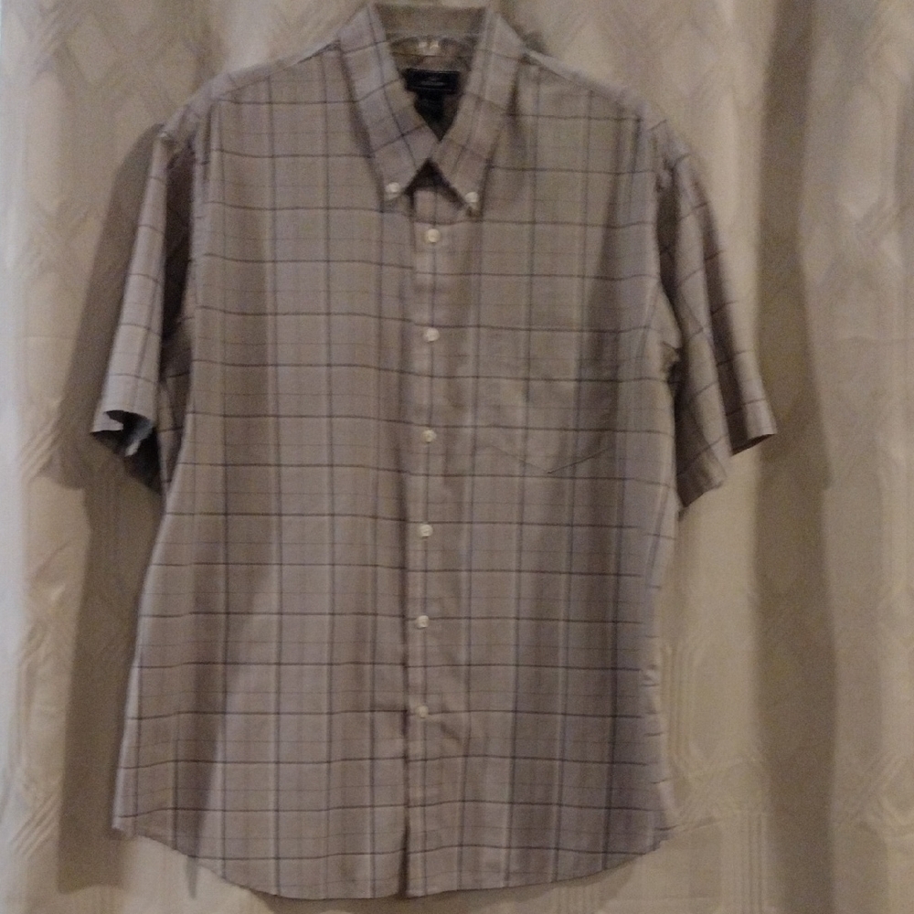 Docker's Men's Gray Plaid Shirt
